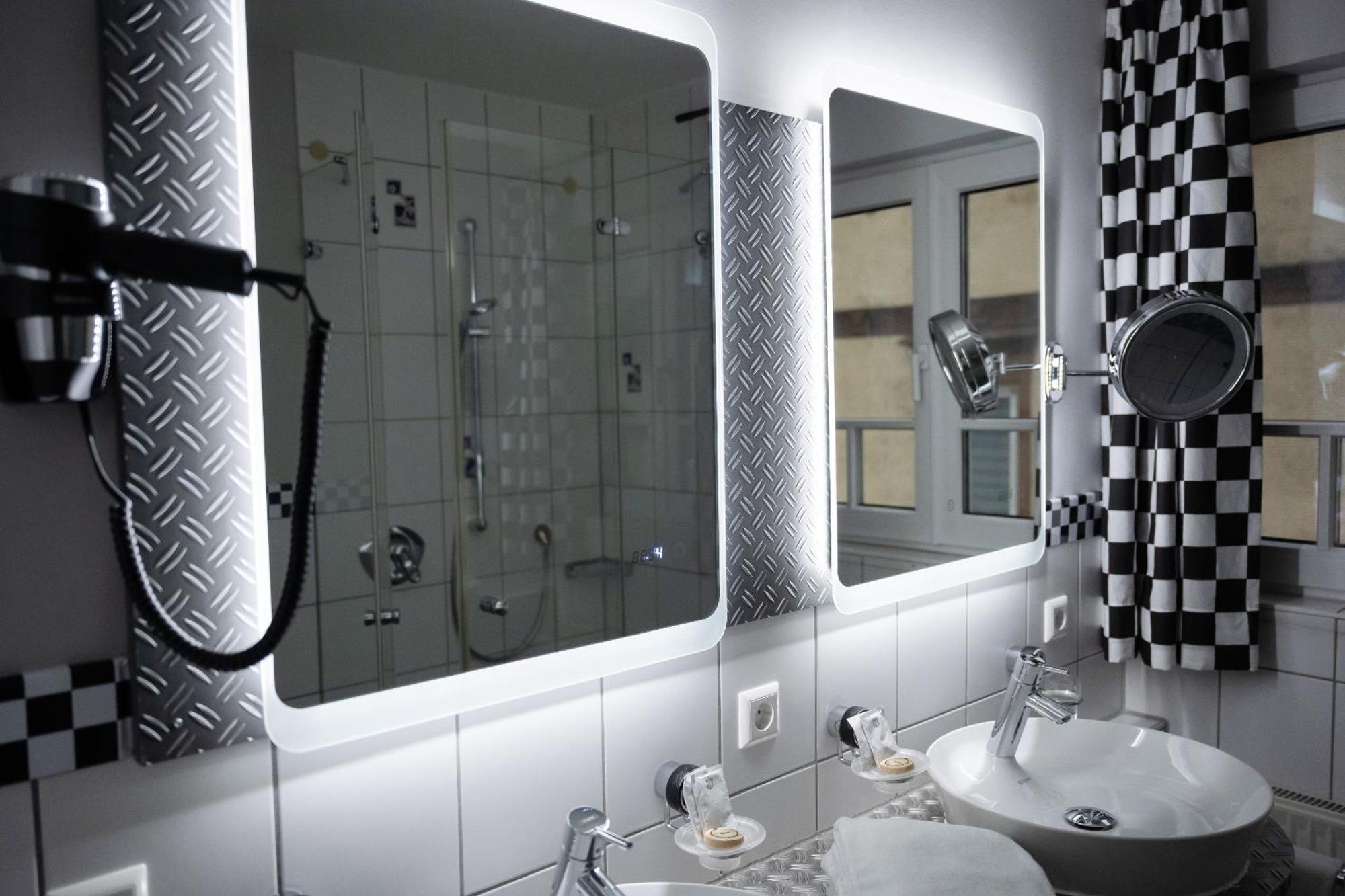 Motorworld Inn Warthausen Екстер'єр фото